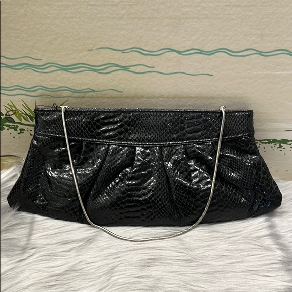 STEVE MADDEN - Black Patent Leather Clutch with Ruched Design - Picture 4 of 5